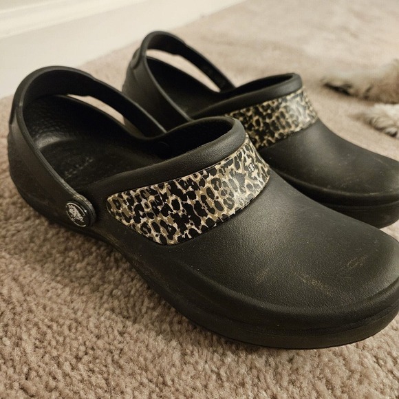 Crocs Mercy Work Clog Nursing, Women's Size 5 Black With Leopard Trim EUC - Picture 1 of 9